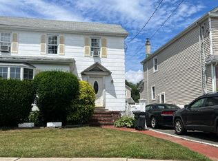 114 Pershing Ave, Valley Stream, NY 11581