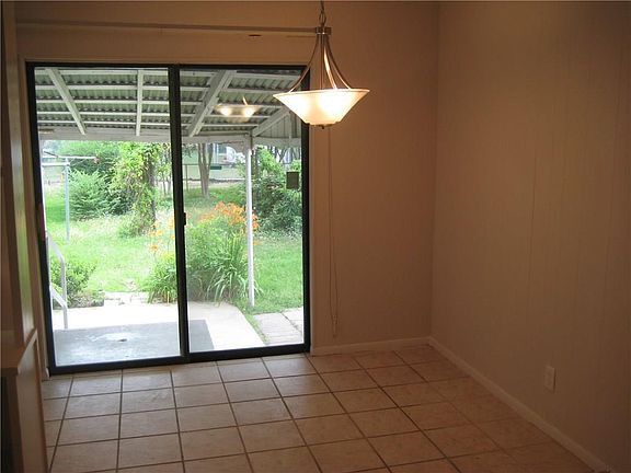 3rd image of 2521 Lakeside Dr