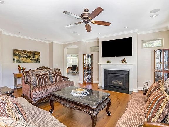 4th image of 8703 Park Place Cir