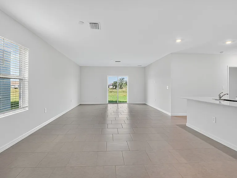19525 Fairhill Ct — Photo 11