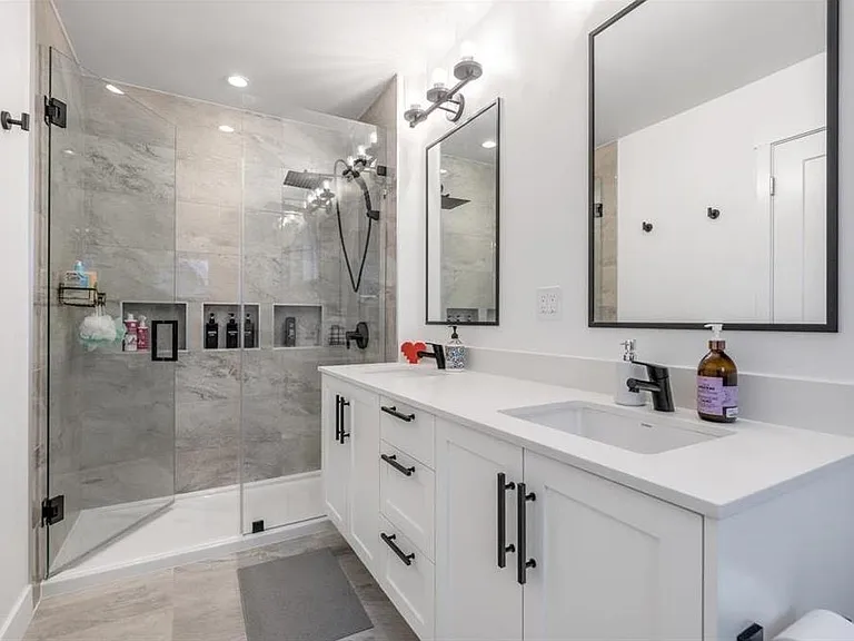 707 Robinson St #108 — Photo 5
