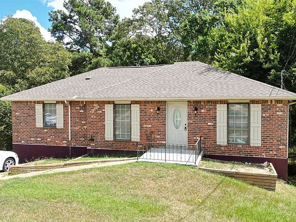 3rd image of 216 Woodvale Rd