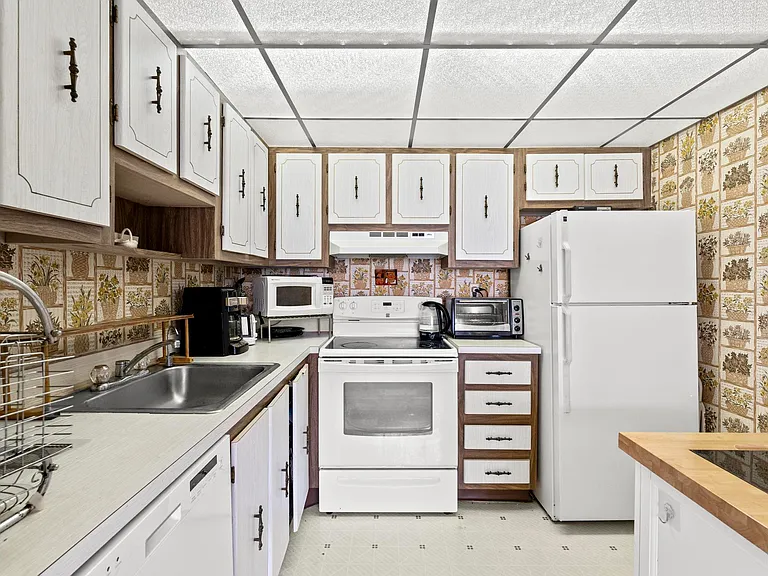 362 Burgundy Ave #H — Photo 10