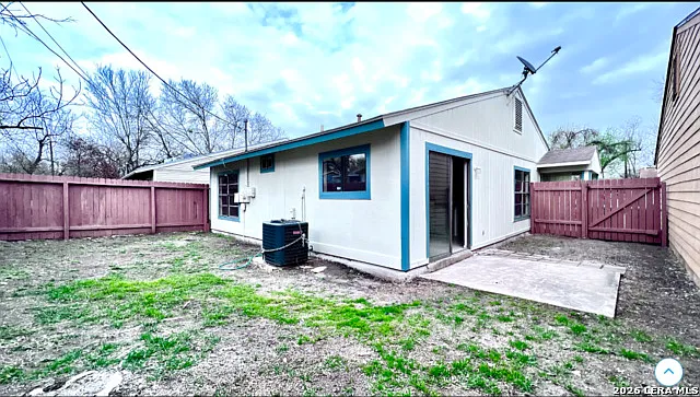 3 bed, 1.0 bath, 1200 sqft, $1,490 — Photo 2