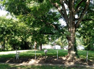 715 1st St, Carmi, IL 62821