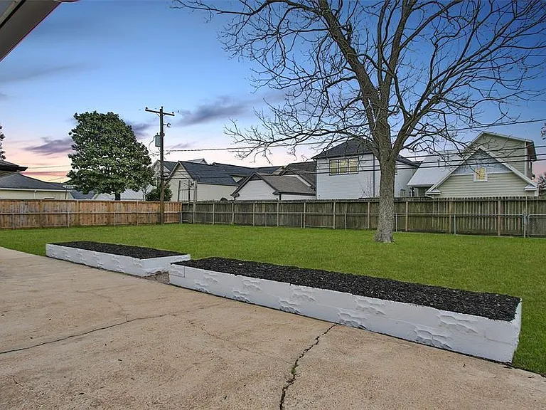 8741 Blankenship Dr — Photo 23