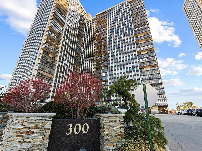 300 Winston Dr #318 — Photo 1