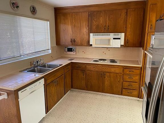 4th image of 300 Bryce Ave