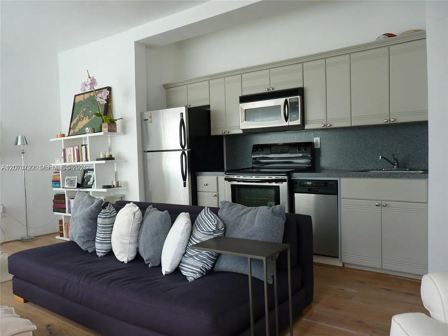 Euclid Condo — Photo 4