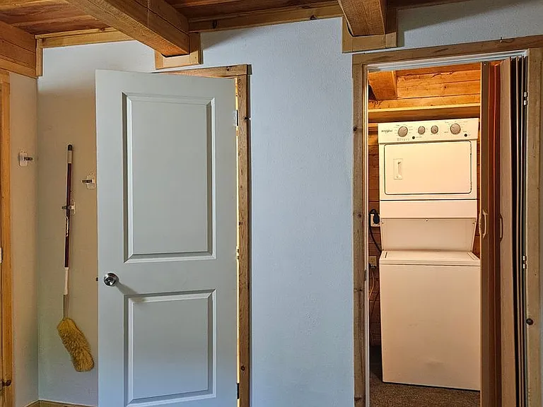 895 Graham Ln — Photo 10