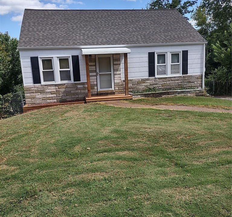1st image of 220 N Dellwood Ave