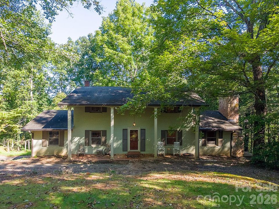 1st image of 304 Canterbury Rd