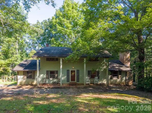 304 Canterbury Rd, Cullowhee, NC 28723