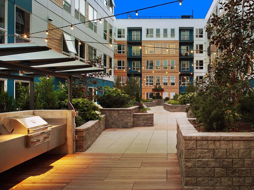 Unwind in the serene courtyard, a peaceful outdoor space perfect for relaxation or enjoying the fresh air in a quiet, charming setting.