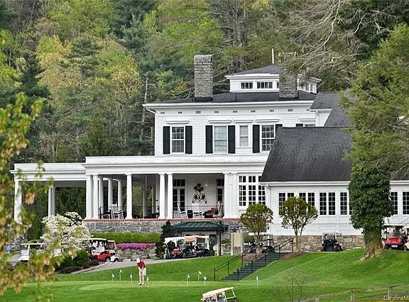 5th image of 40 Brook Haven Ct