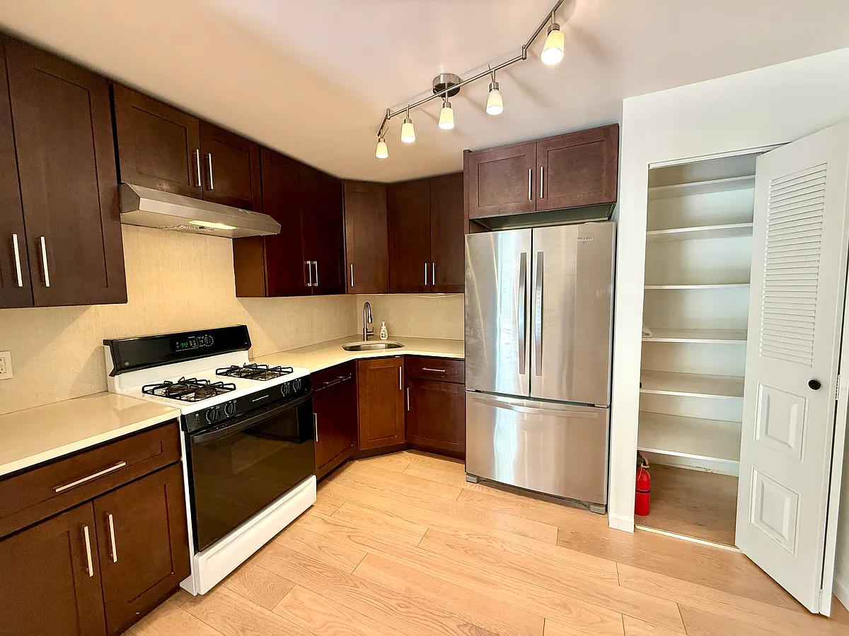 Building Photo - 901 Tuliptree Ct