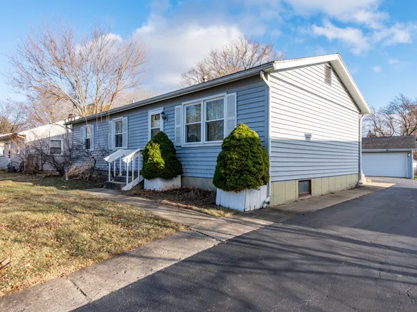 293 Bridgewood Dr, Antioch, IL 60002