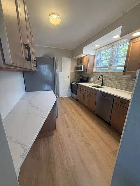 4 bed, 1.5 bath, 1724 sqft, $2,000 — Photo 3