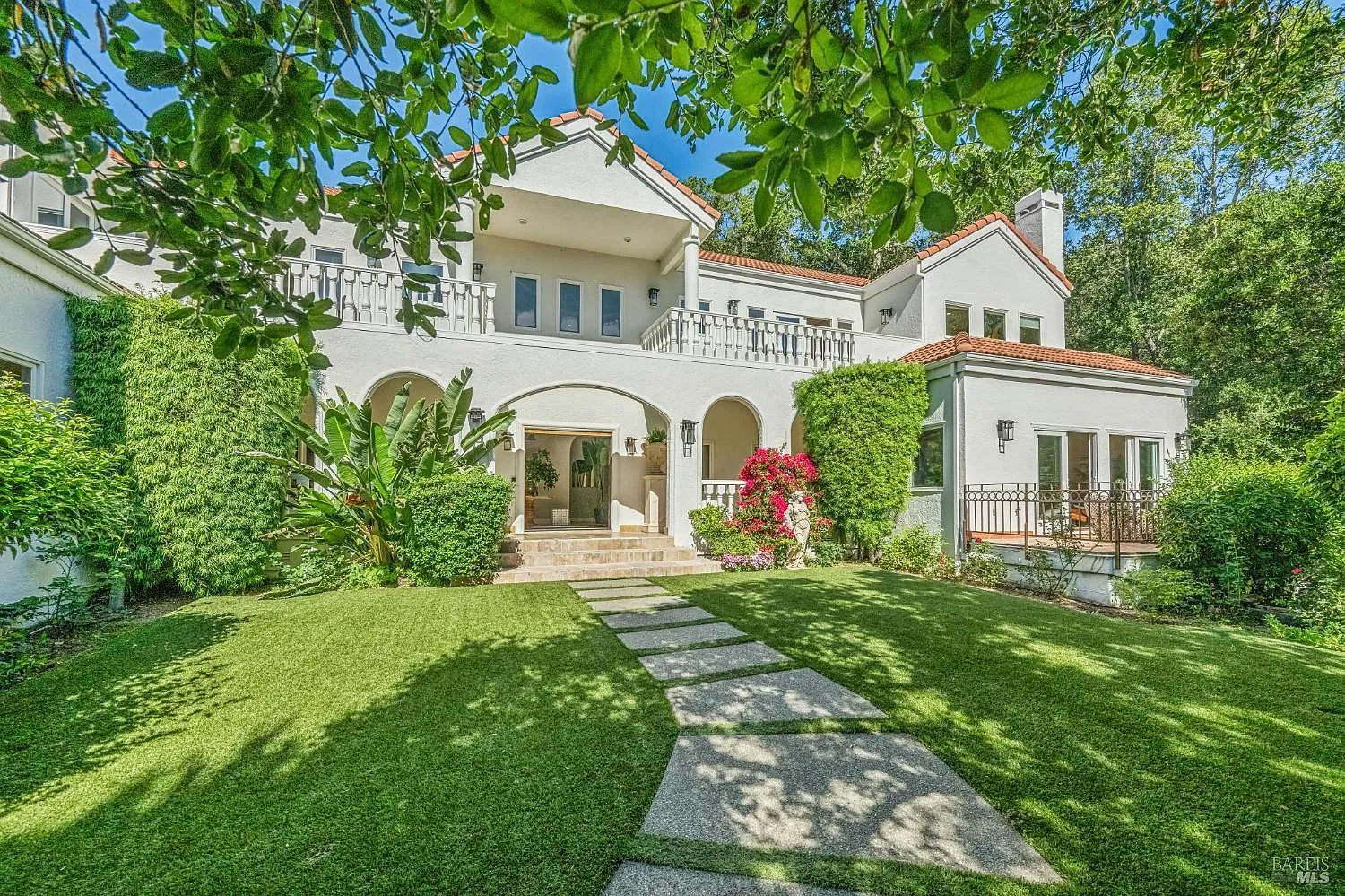 5 Heatherstone Lane photo 1