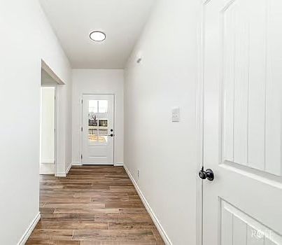 4th image of 1516 E Harris Ave