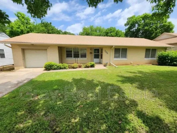 608 W Kings Rd, Ada, OK 74820