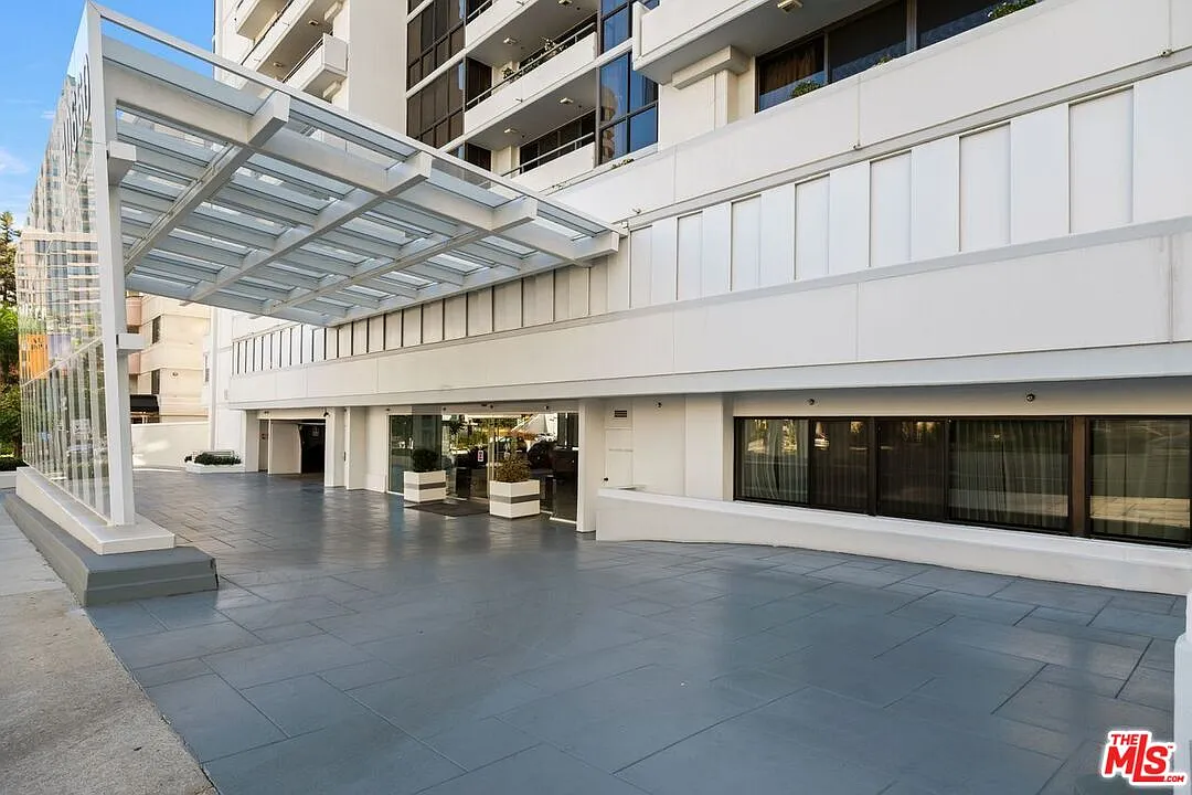 Building Photo - 10660 Wilshire Blvd #101