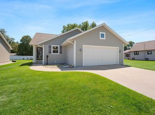 103 Allen Ave, Oshkosh, WI 54901