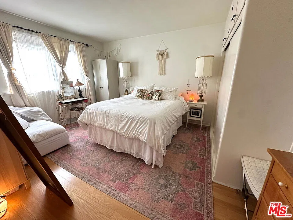 1 bed, 1.0 bath, 900 sqft, $3,975 — Photo 3