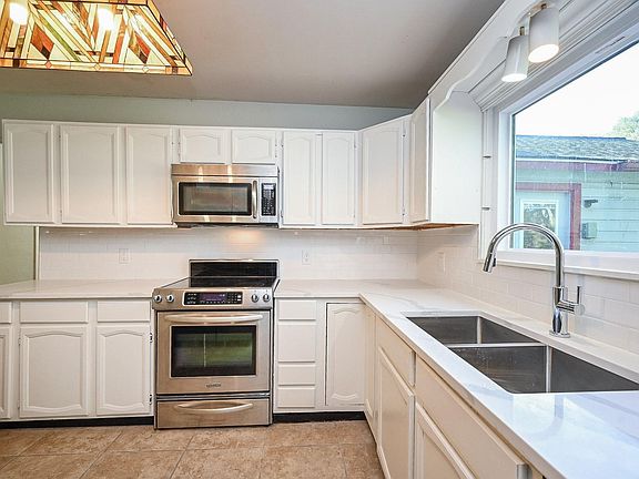 3rd image of 1707 Key St