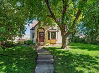 1589 Hollywood Ct, Falcon Heights, MN 55108