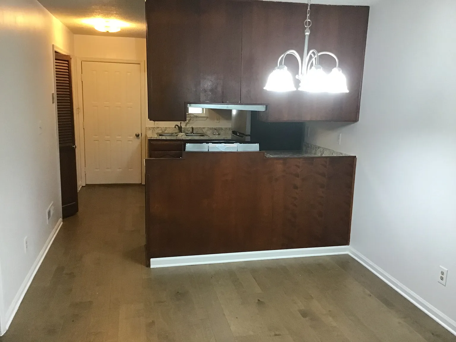 2 bed, 1000 sqft, $1,250 — Photo 4