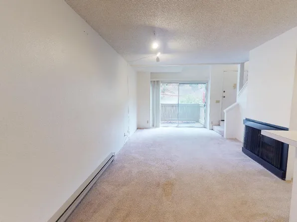 389 Half Moon Ln, Daly City, CA 94015