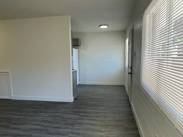 2109 N Daley St — Photo 3