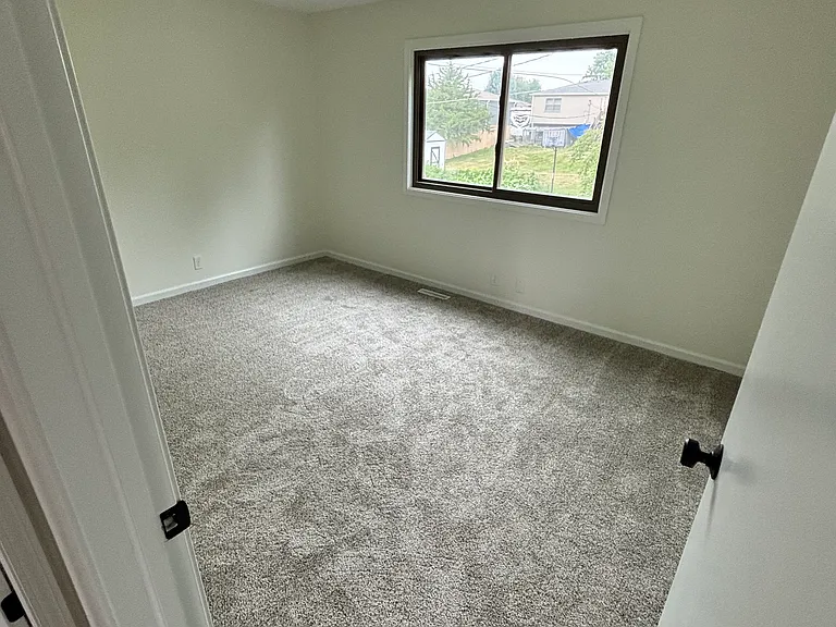 480 Valley Dr — Photo 10