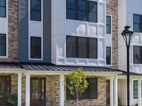 353 Horseshoe Trl, Newtown Square, PA 19073