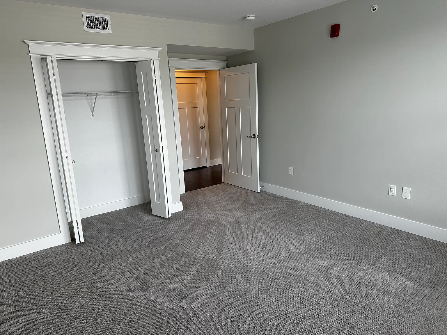 978 Worcester St — Photo 4
