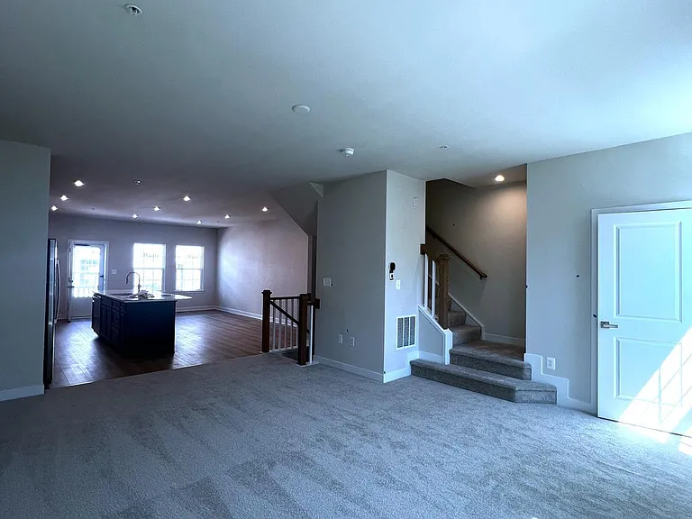 10913 Blanton Way — Photo 13