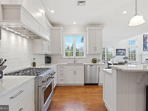 5th image of 904 Plymouth Rd