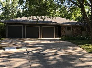 16617 Pine St, Omaha, NE 68130