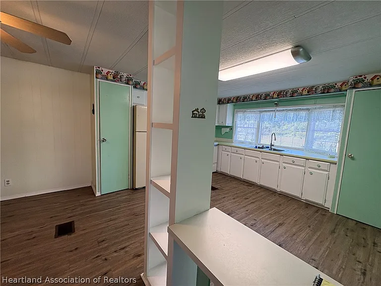 3510 Fairmount Dr — Photo 2