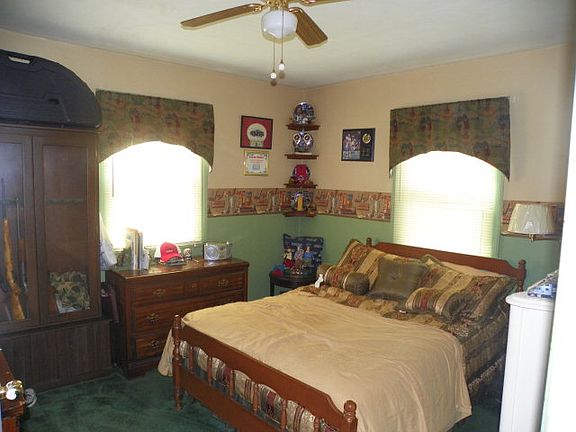 5th image of 156 Montrose Ave