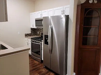 3 bed, 3.5 bath, 1800 sqft, $2,625 — Photo 2