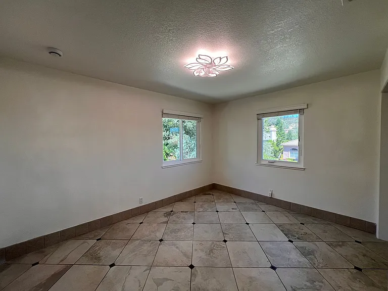912 Yosemite Ln — Photo 22