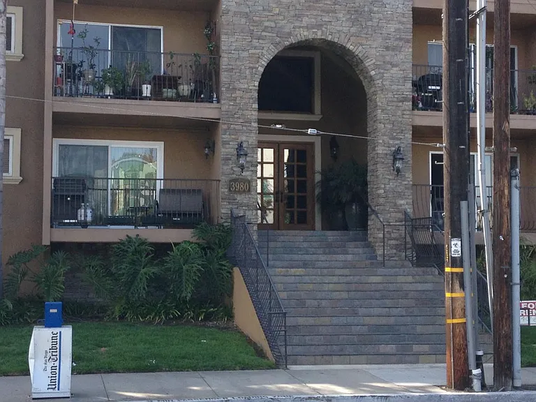 Entry on 8th ave