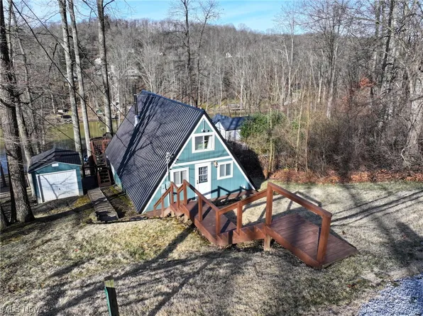 3160 E Buckhorn Dr, Millersburg, OH 44654