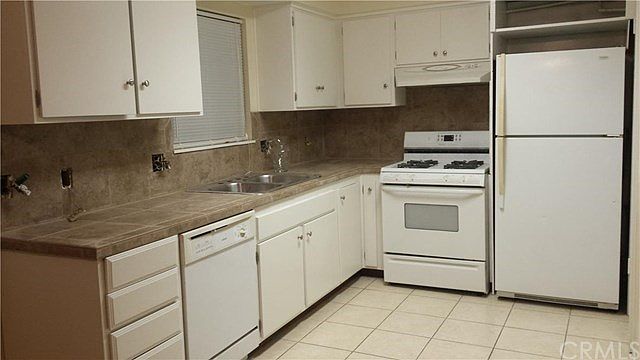 Remodeled Kitchen with Gas stove. Walk in Pantry and Full S