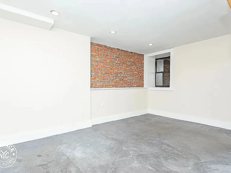 236 Irving Ave #1R — Photo 12
