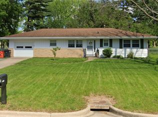 2003 University Dr, Charleston, IL 61920