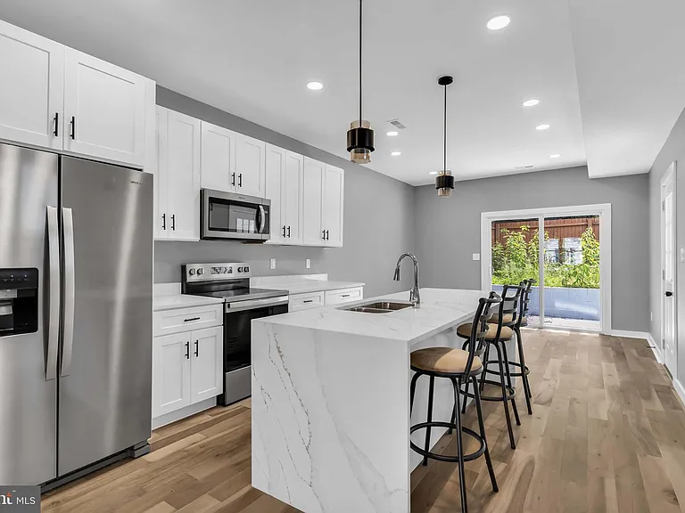 1505 W St SE #1 — Photo 6