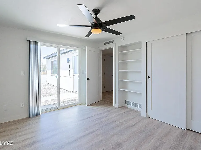 1040 N 7th Ave — Photo 11